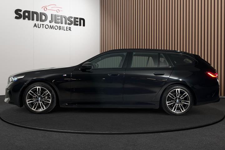 Sort BMW i5 fra 2025