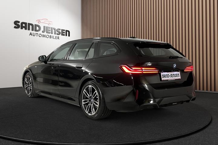 Sort BMW i5 fra 2025
