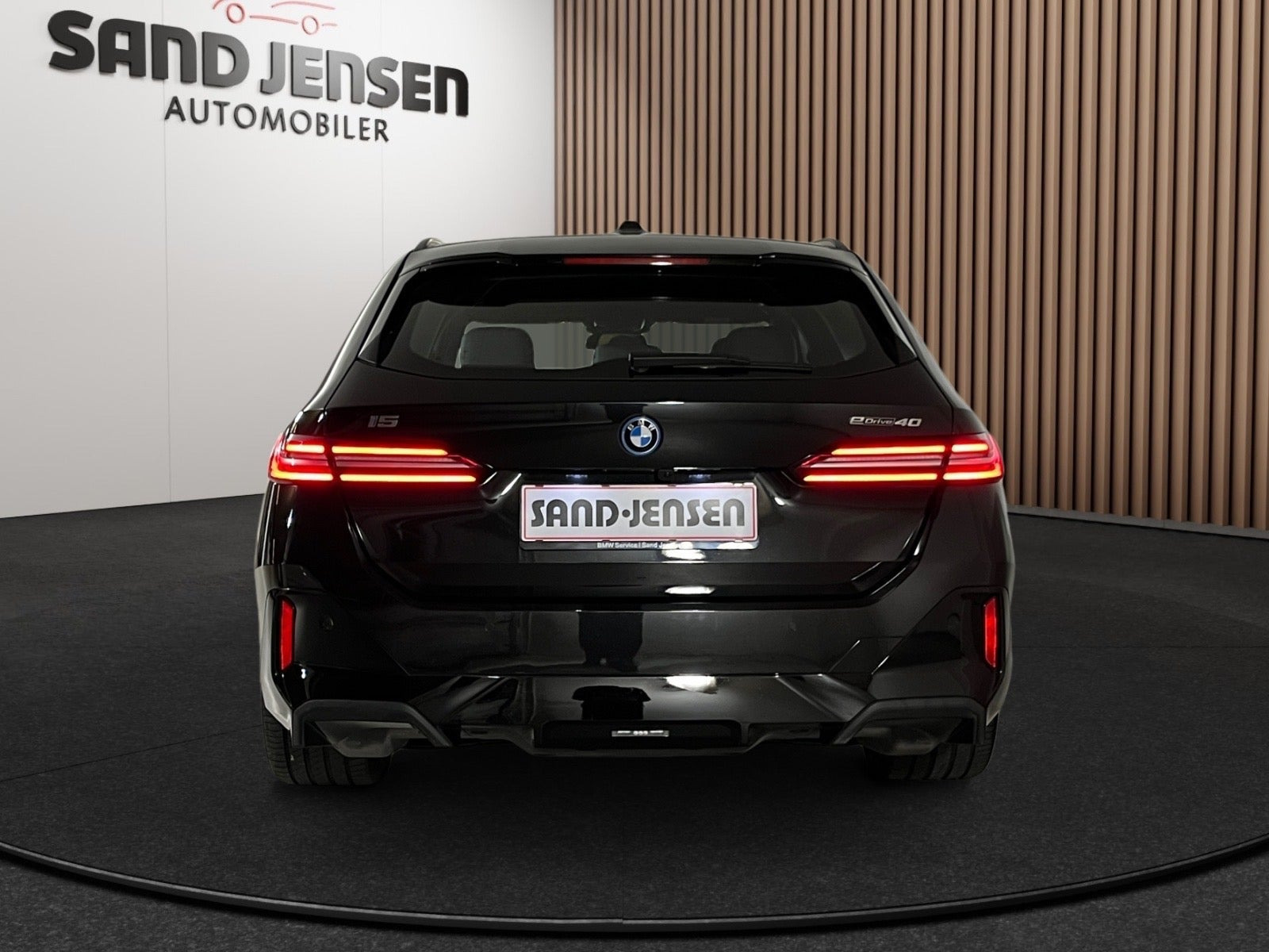 Sort BMW i5 fra 2025