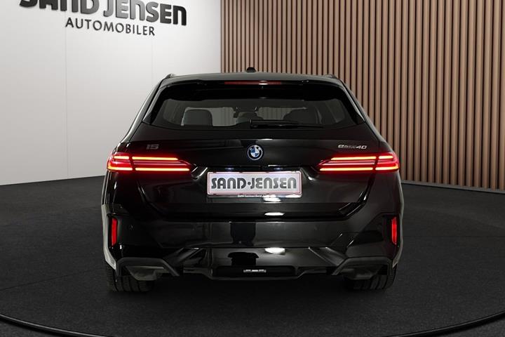 Sort BMW i5 fra 2025