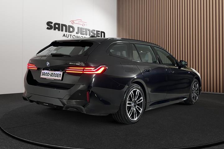 Sort BMW i5 fra 2025