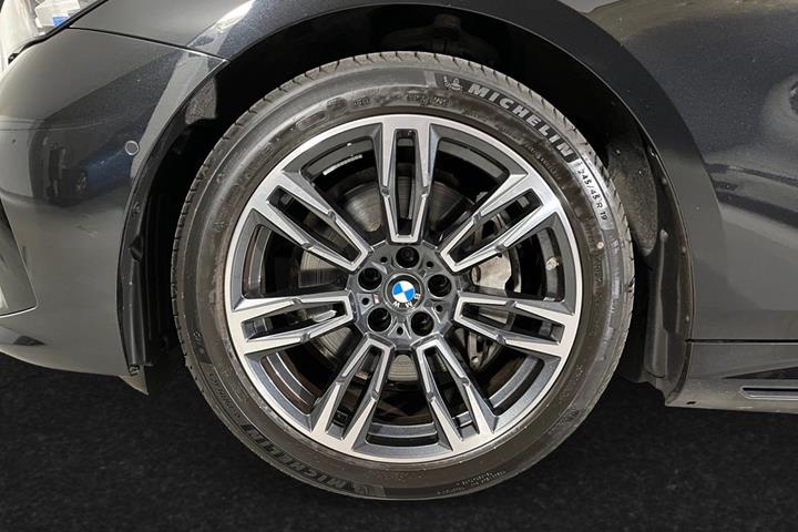 Sort BMW i5 fra 2025