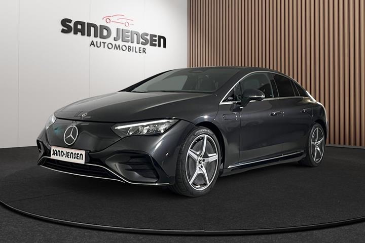 Grå Mercedes EQE350 fra 2024 set udefra