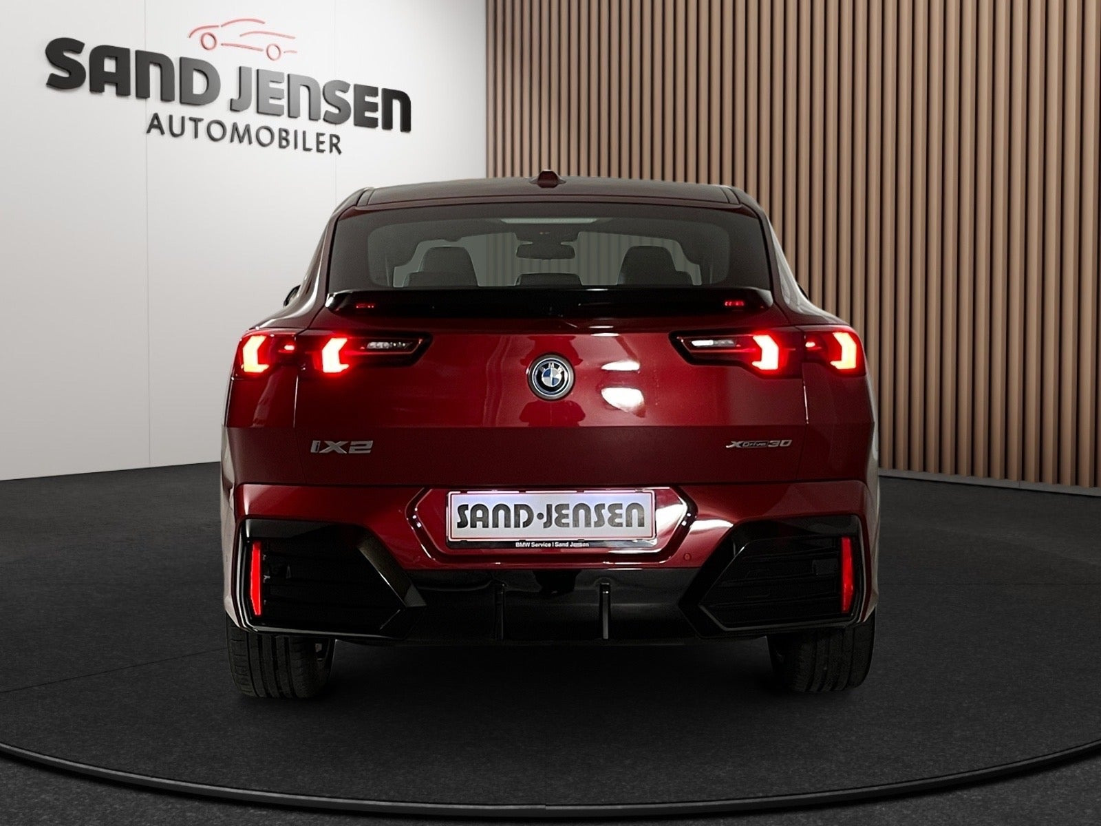 Rød BMW iX2 fra 2025