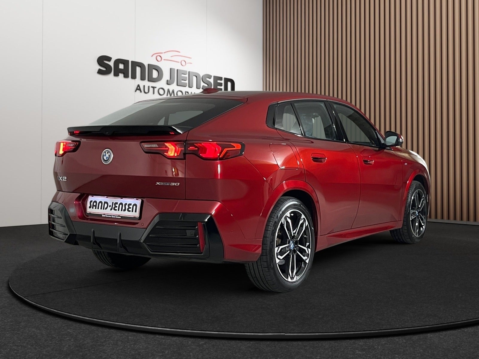 Rød BMW iX2 fra 2025