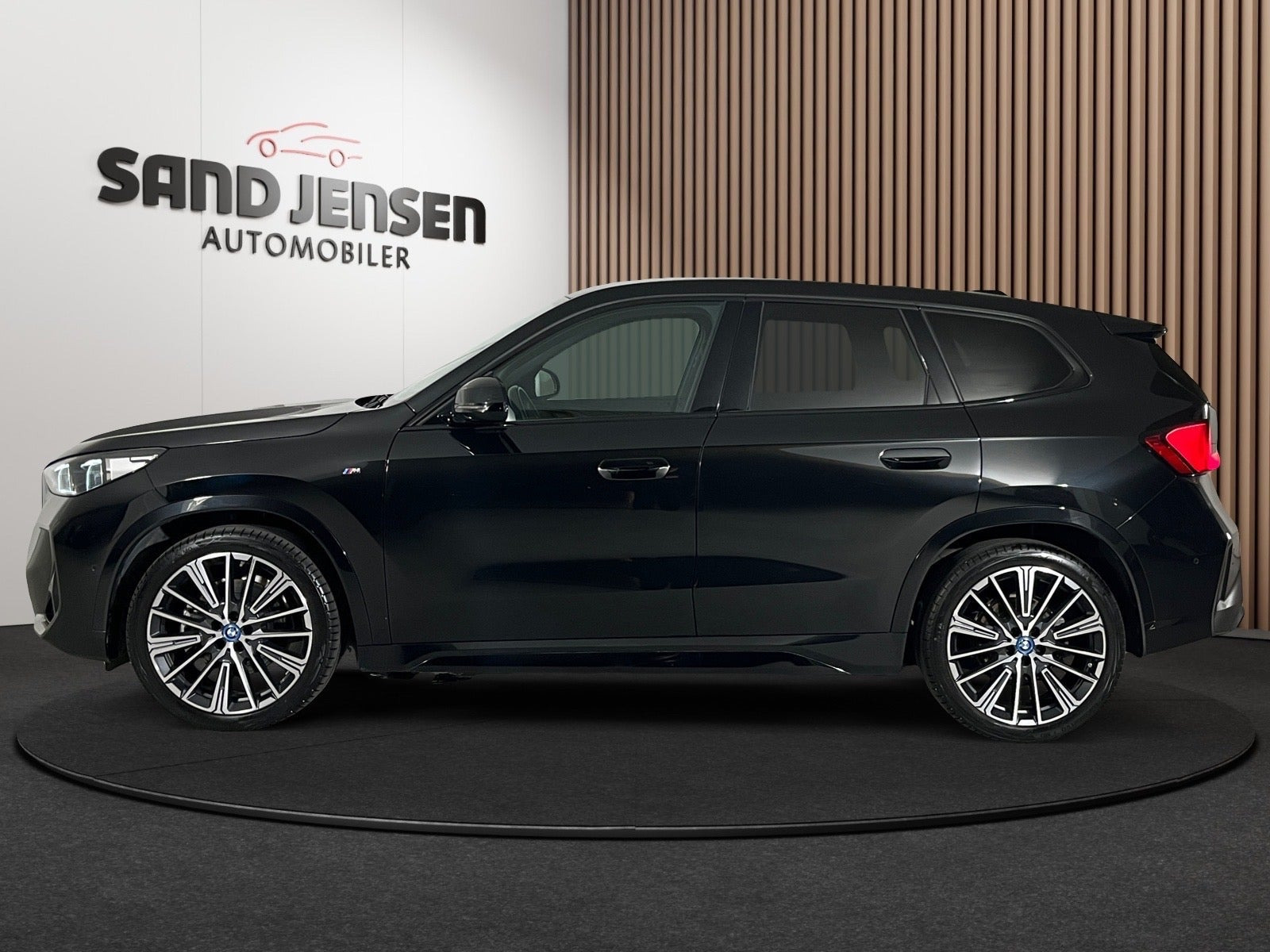 Sort BMW iX1 fra 2024