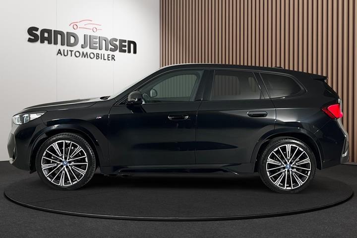 Sort BMW iX1 fra 2024
