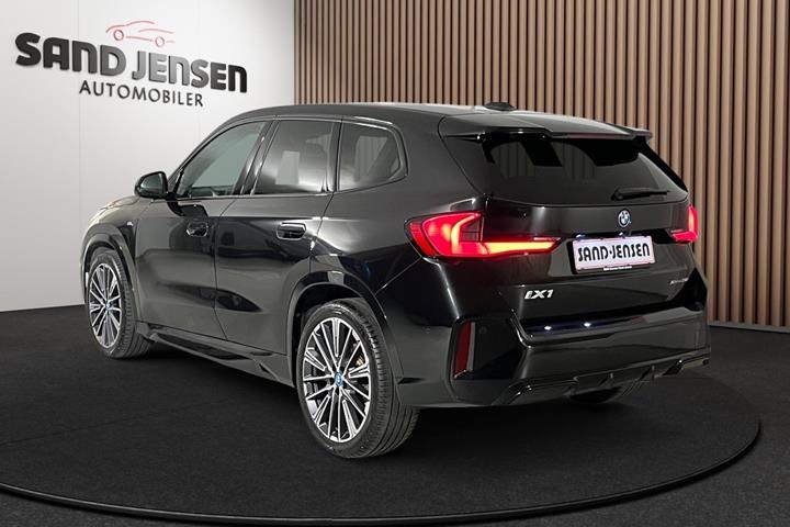 Sort BMW iX1 fra 2024