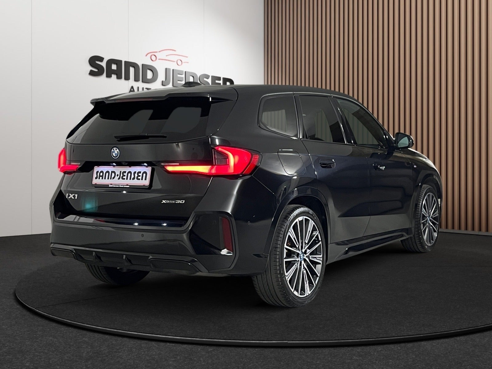 Sort BMW iX1 fra 2024