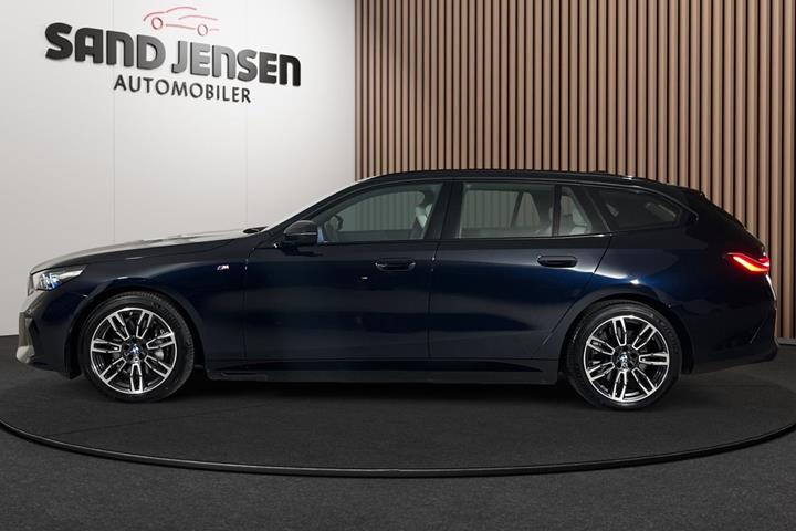 Sort BMW i5 fra 2025