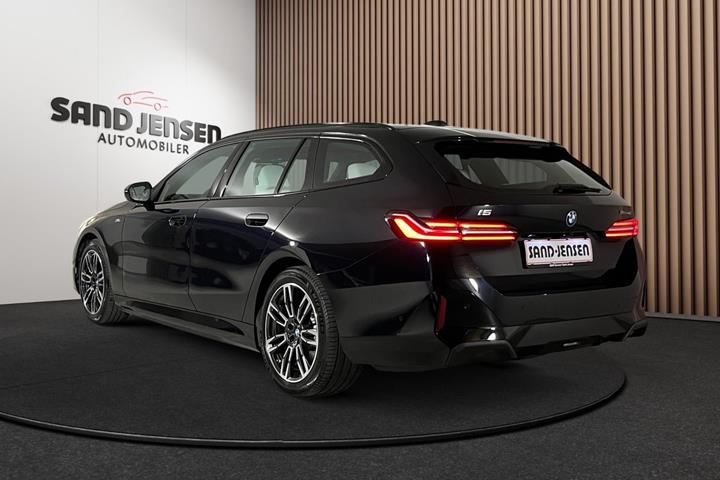 Sort BMW i5 fra 2025