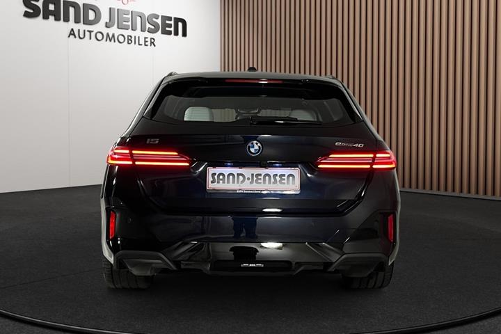 Sort BMW i5 fra 2025