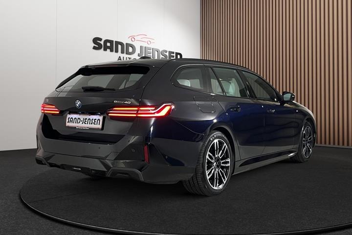 Sort BMW i5 fra 2025
