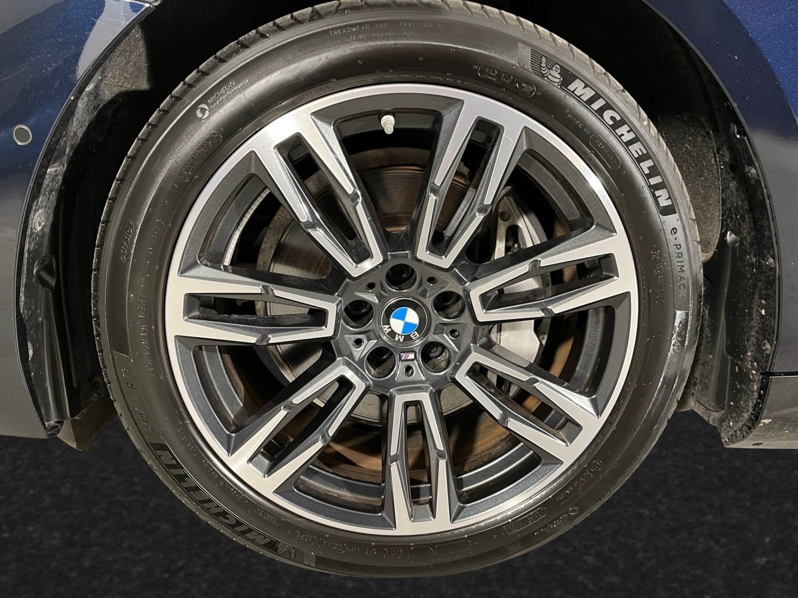 Sort BMW i5 fra 2025