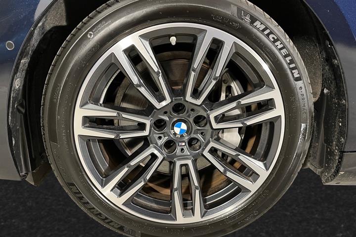 Sort BMW i5 fra 2025
