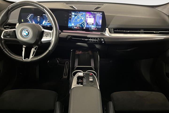 Blå BMW iX1 fra 2023