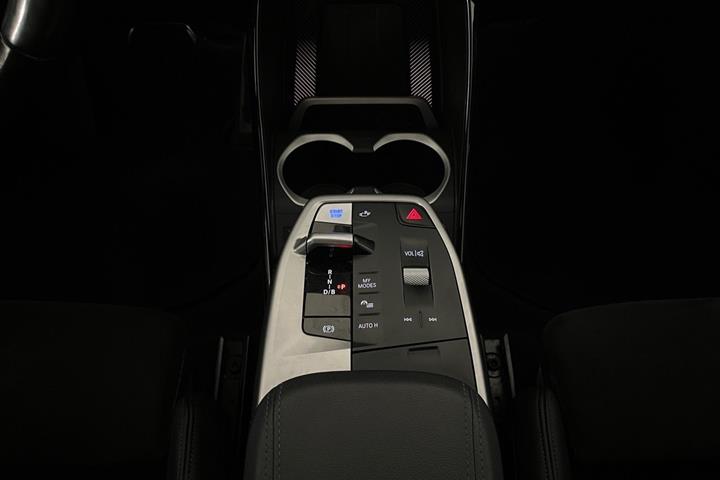Blå BMW iX1 fra 2023