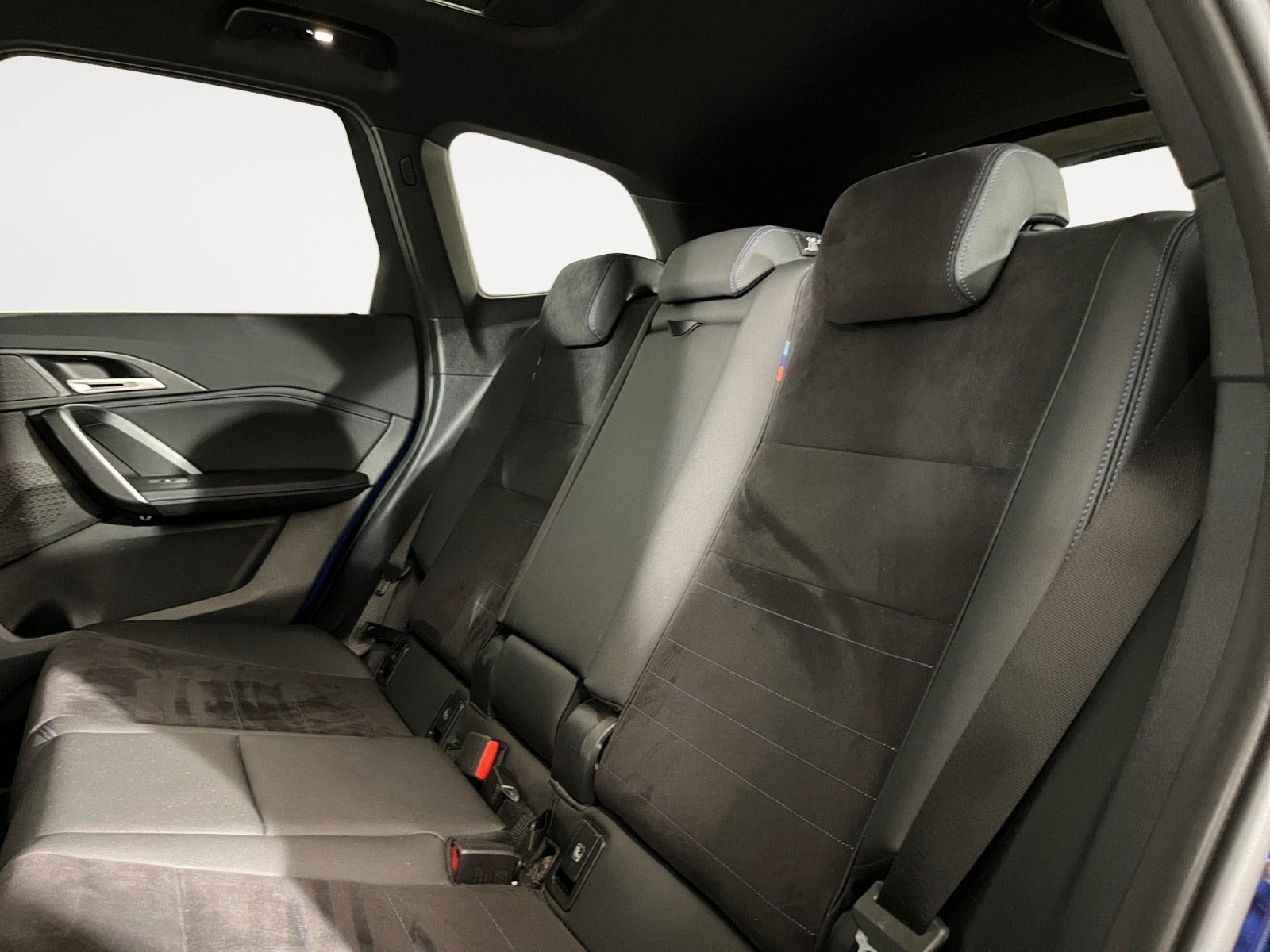 Blå BMW iX1 fra 2023