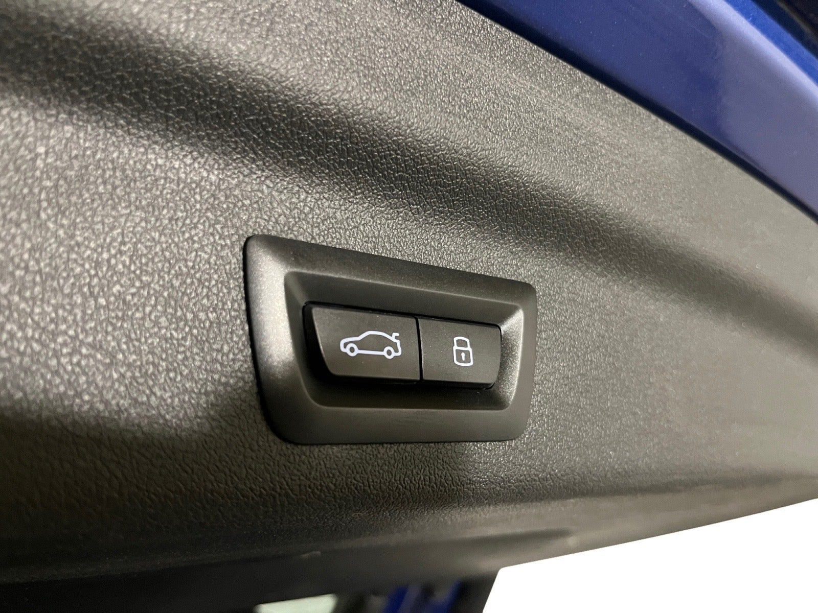 Blå BMW iX1 fra 2023