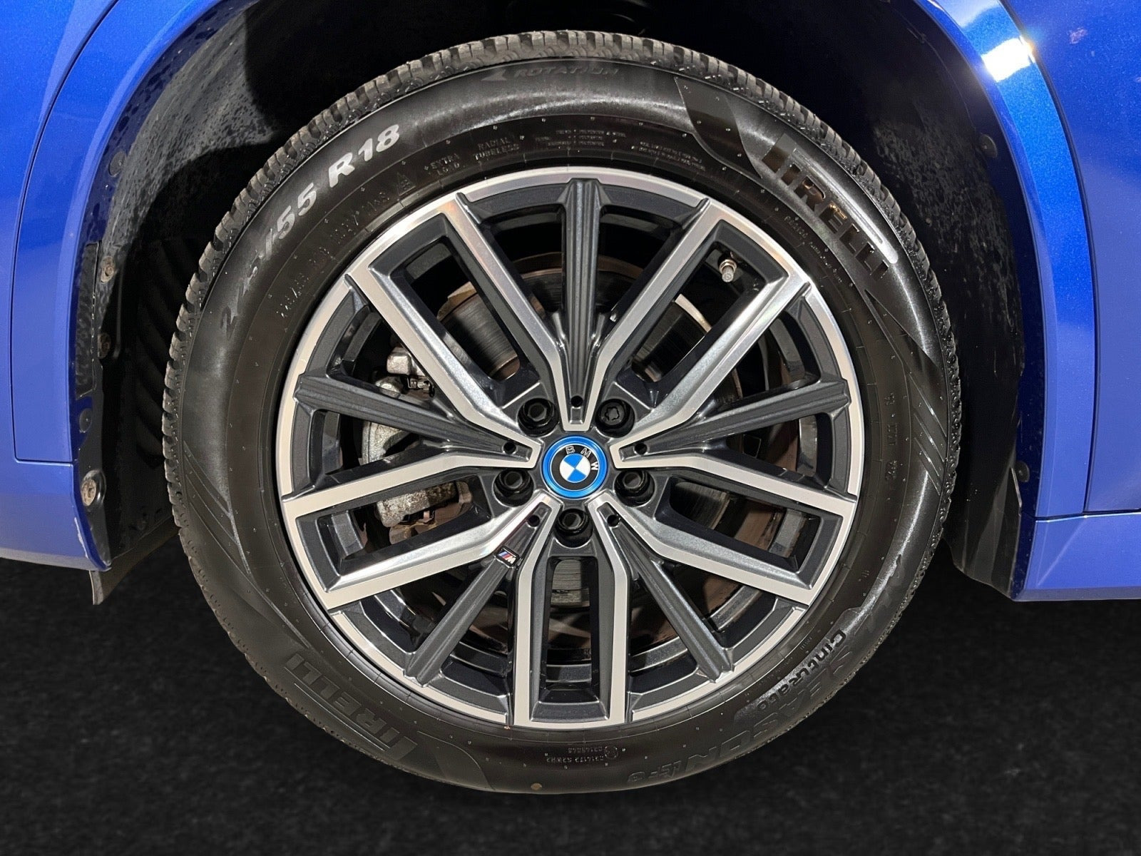 Blå BMW iX1 fra 2023