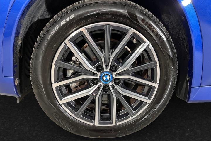 Blå BMW iX1 fra 2023