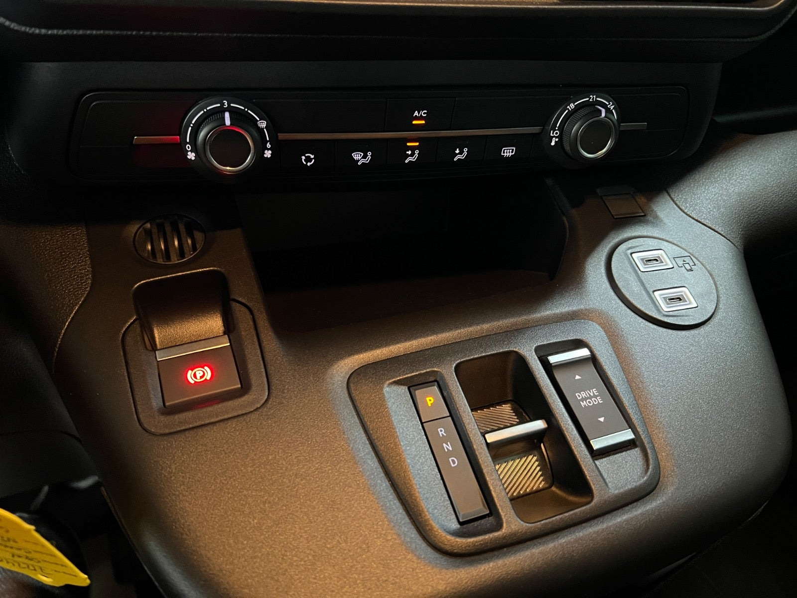 Blå Opel Combo-e Life fra 2025