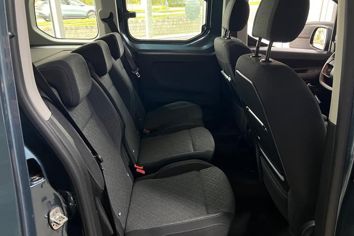 Blå Opel Combo-e Life fra 2025