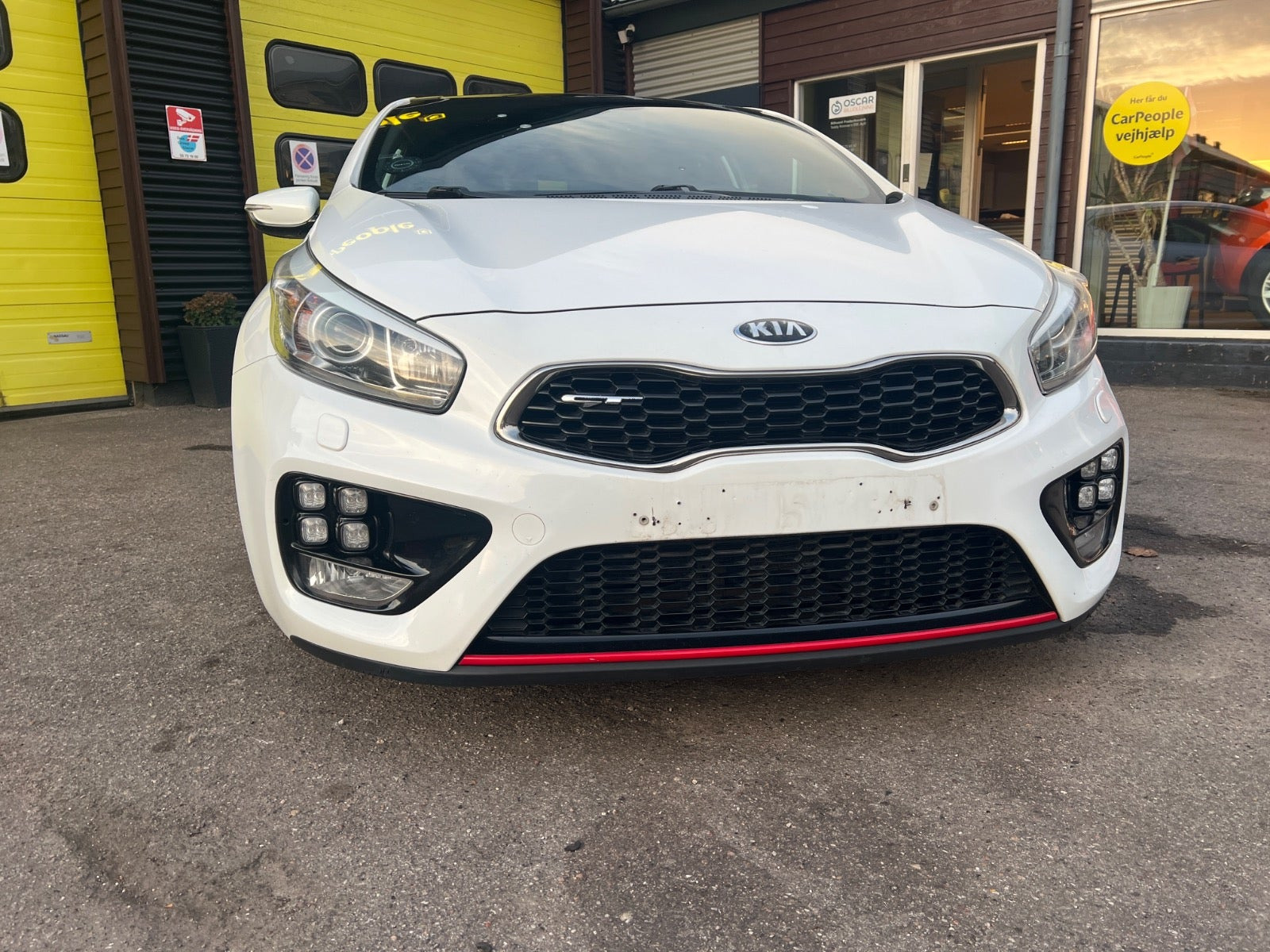 Hvid Kia Ceed fra 2014