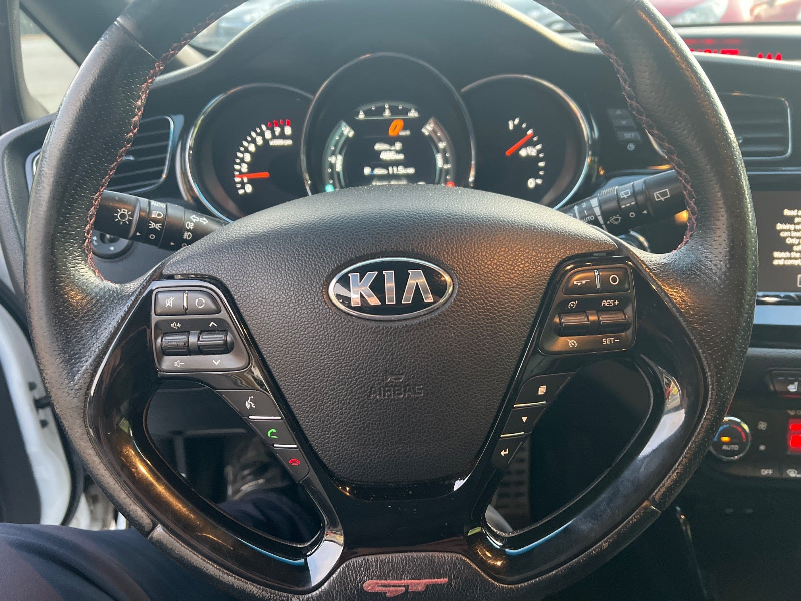 Hvid Kia Ceed fra 2014