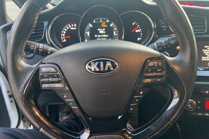 Hvid Kia Ceed fra 2014