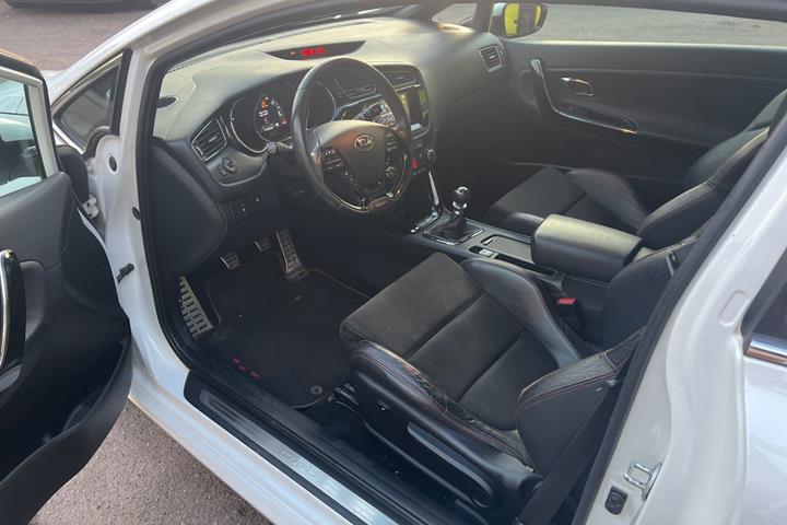 Hvid Kia Ceed fra 2014