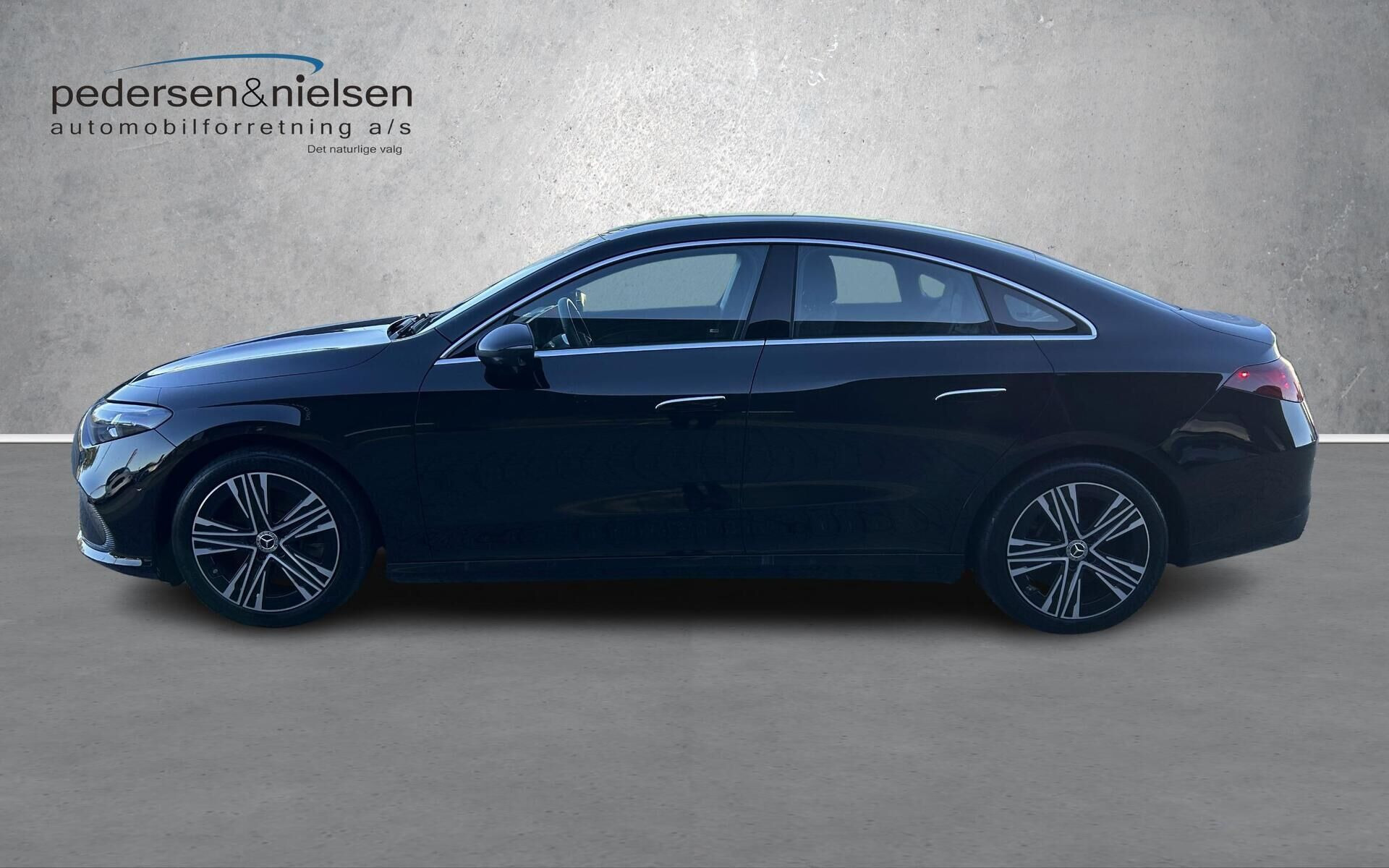 Sort Mercedes CLA250+ fra 2025