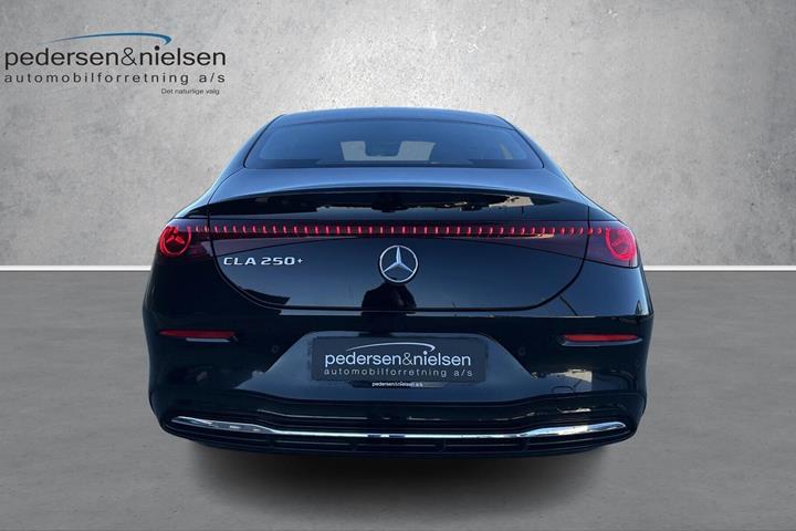 Sort Mercedes CLA250+ fra 2025