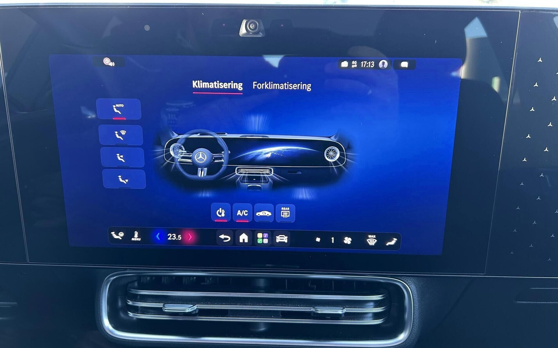 Sort Mercedes CLA250+ fra 2025