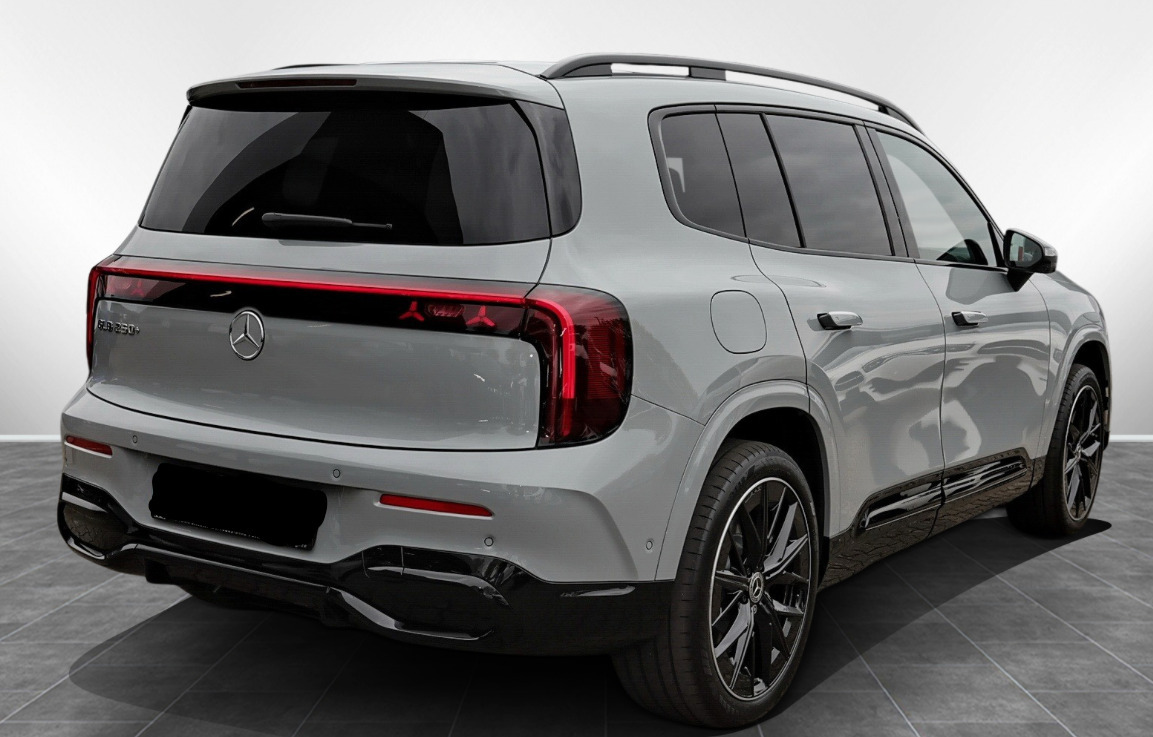 Grå Mercedes GLB250+ fra 2026