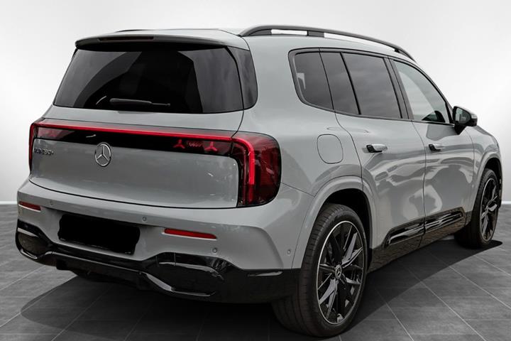 Grå Mercedes GLB250+ fra 2026