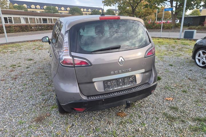 Grå Renault Scenic III fra 2014