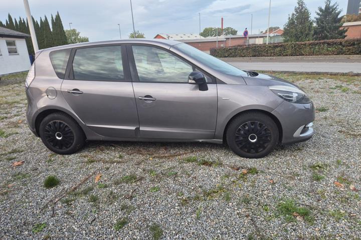 Grå Renault Scenic III fra 2014