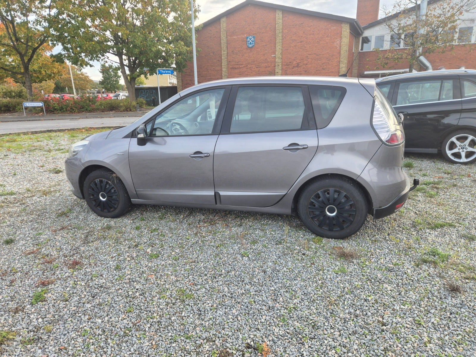 Grå Renault Scenic III fra 2014