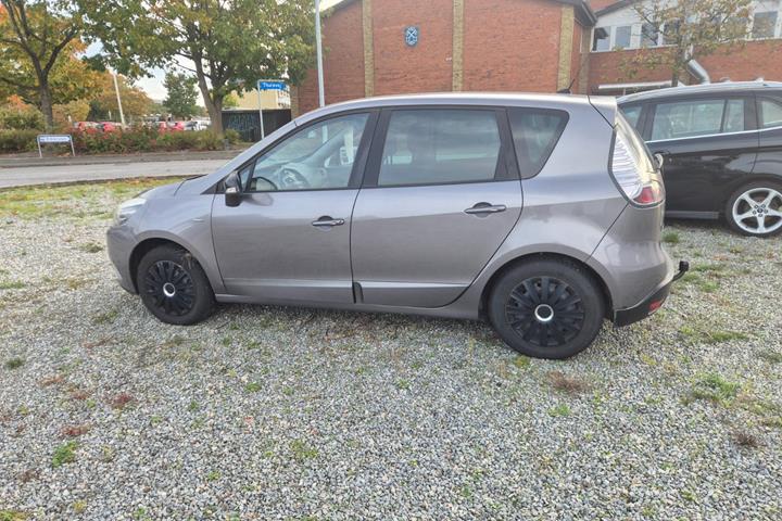 Grå Renault Scenic III fra 2014