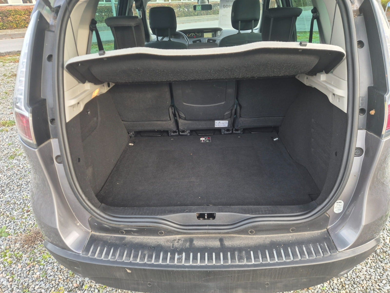 Grå Renault Scenic III fra 2014