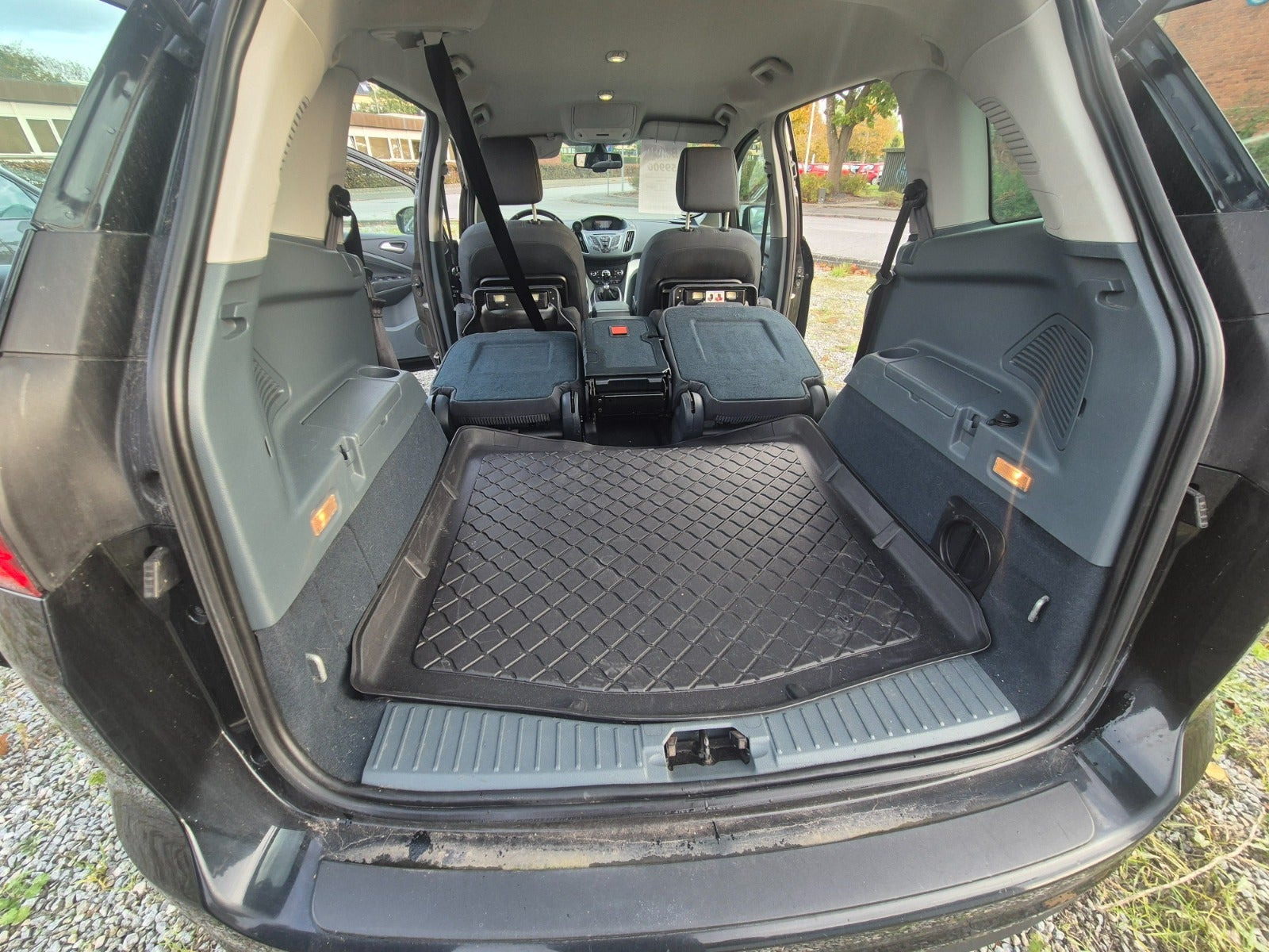Sort Ford Grand C-Max fra 2011