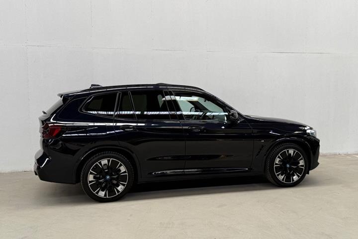 Sort BMW iX3 fra 2022