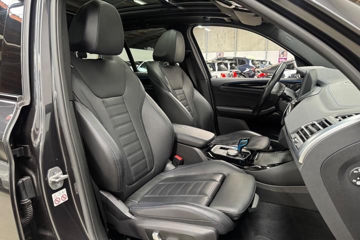Sort BMW iX3 fra 2022