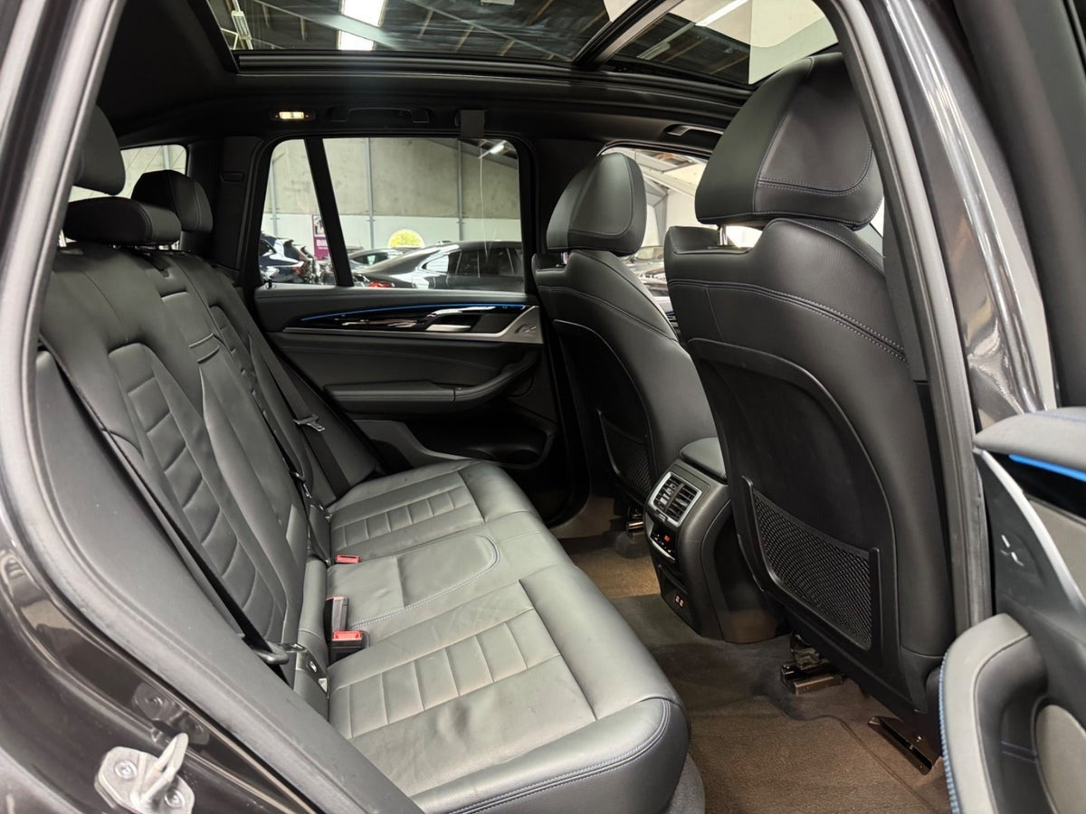 Sort BMW iX3 fra 2022