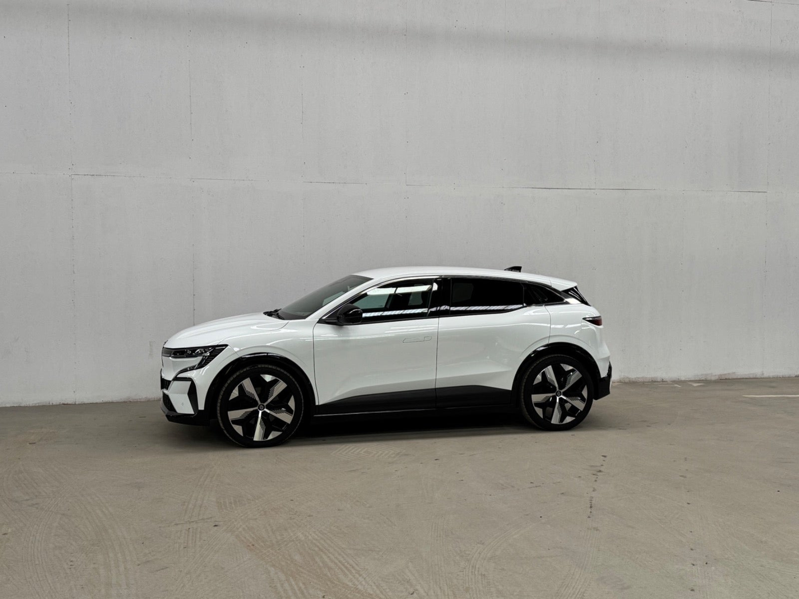 Hvid Renault Megane E-Tech fra 2023