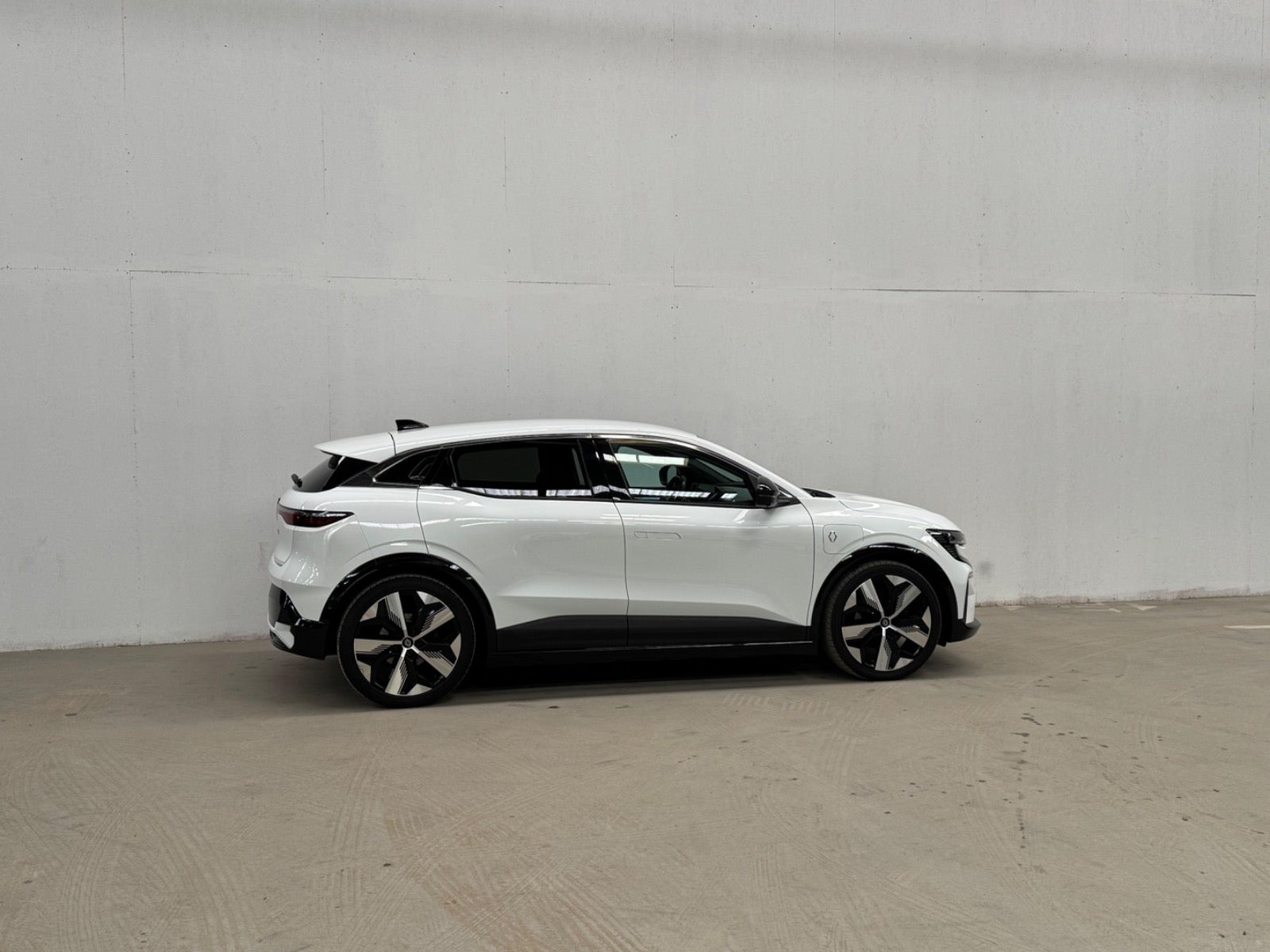 Hvid Renault Megane E-Tech fra 2023