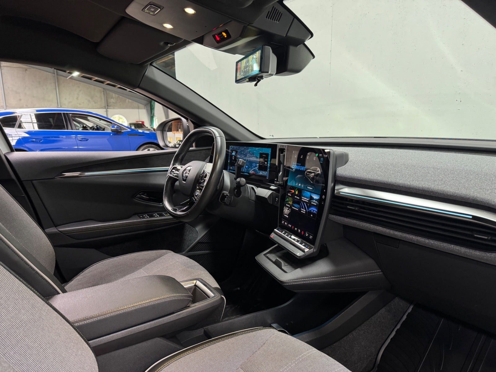 Hvid Renault Megane E-Tech fra 2023