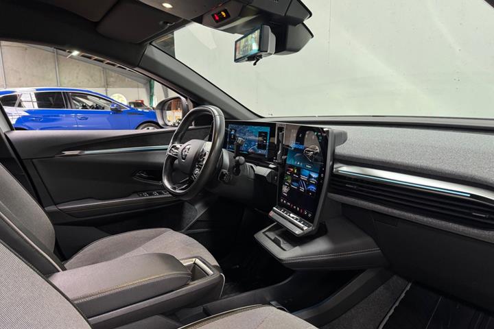 Hvid Renault Megane E-Tech fra 2023
