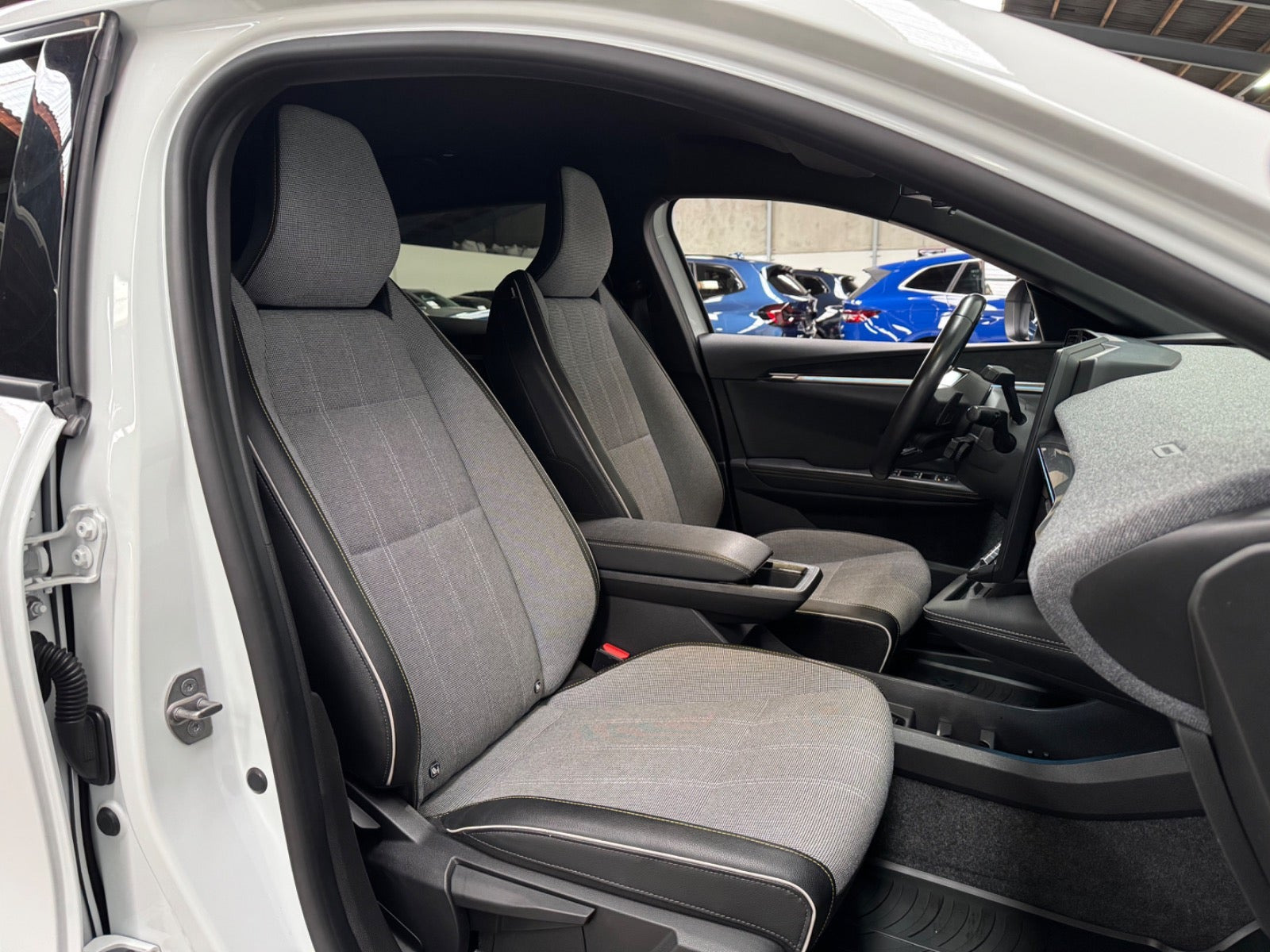 Hvid Renault Megane E-Tech fra 2023